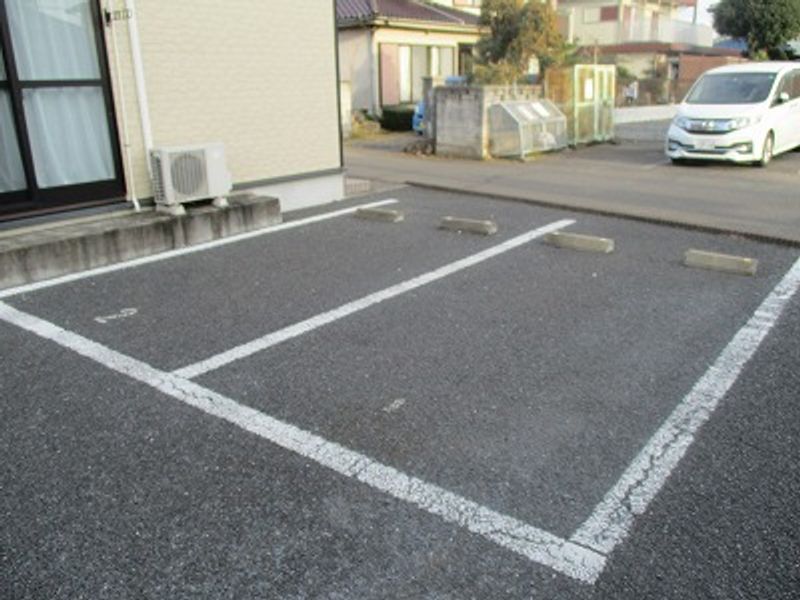 レオパレスコテナン阿見Ａ 駐車場