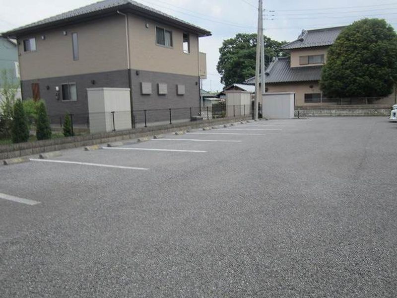 レオパレスさくら 駐車場
