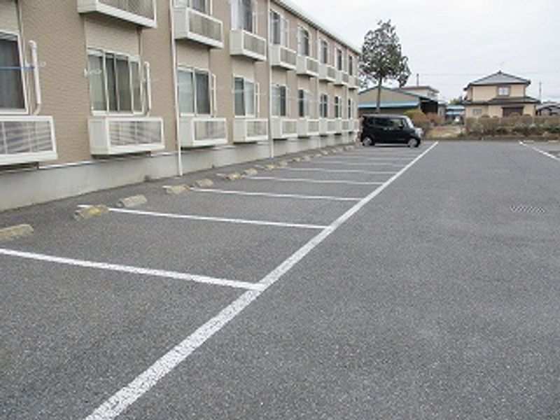 レオパレスＯＯＨＩＲＡ２ 駐車場