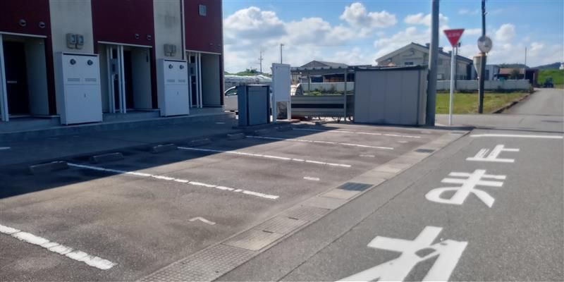 レオネクストミラージュ 駐車場