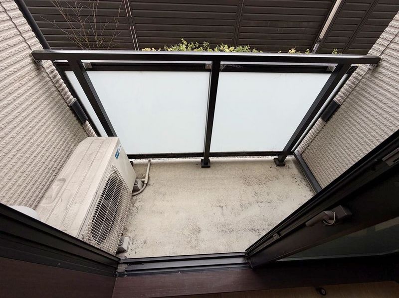 LEONEXT Lake Char Balcony