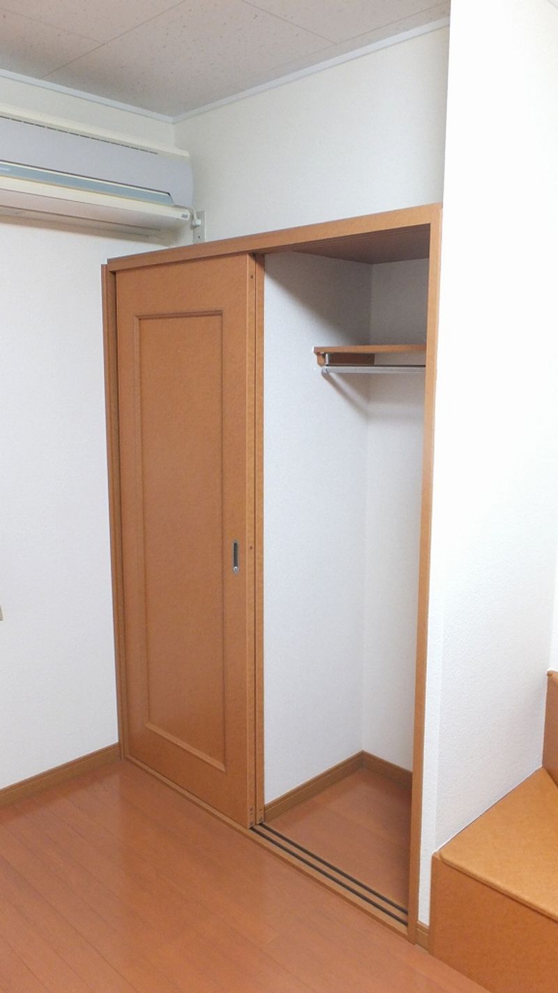 レオパレスクレスト石原 収納