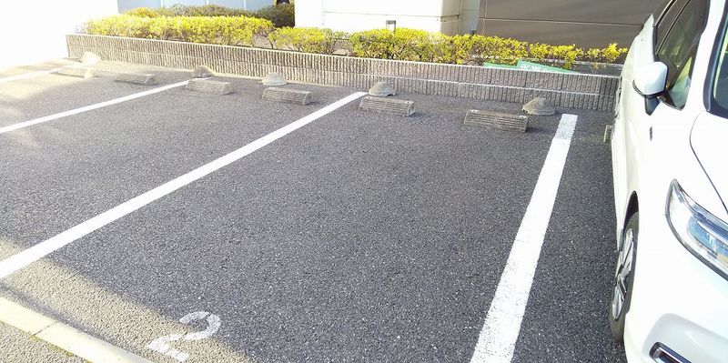 レオパレスグランドゥール 駐車場