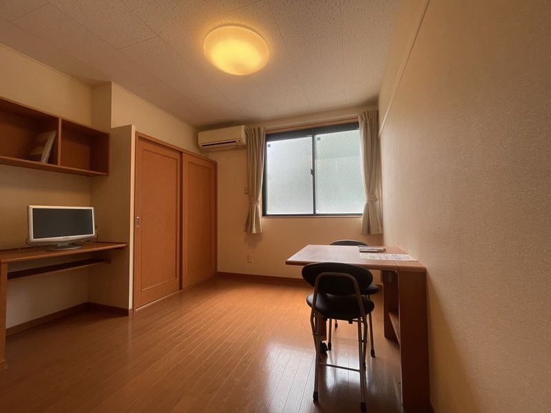 レオパレス前田 居間