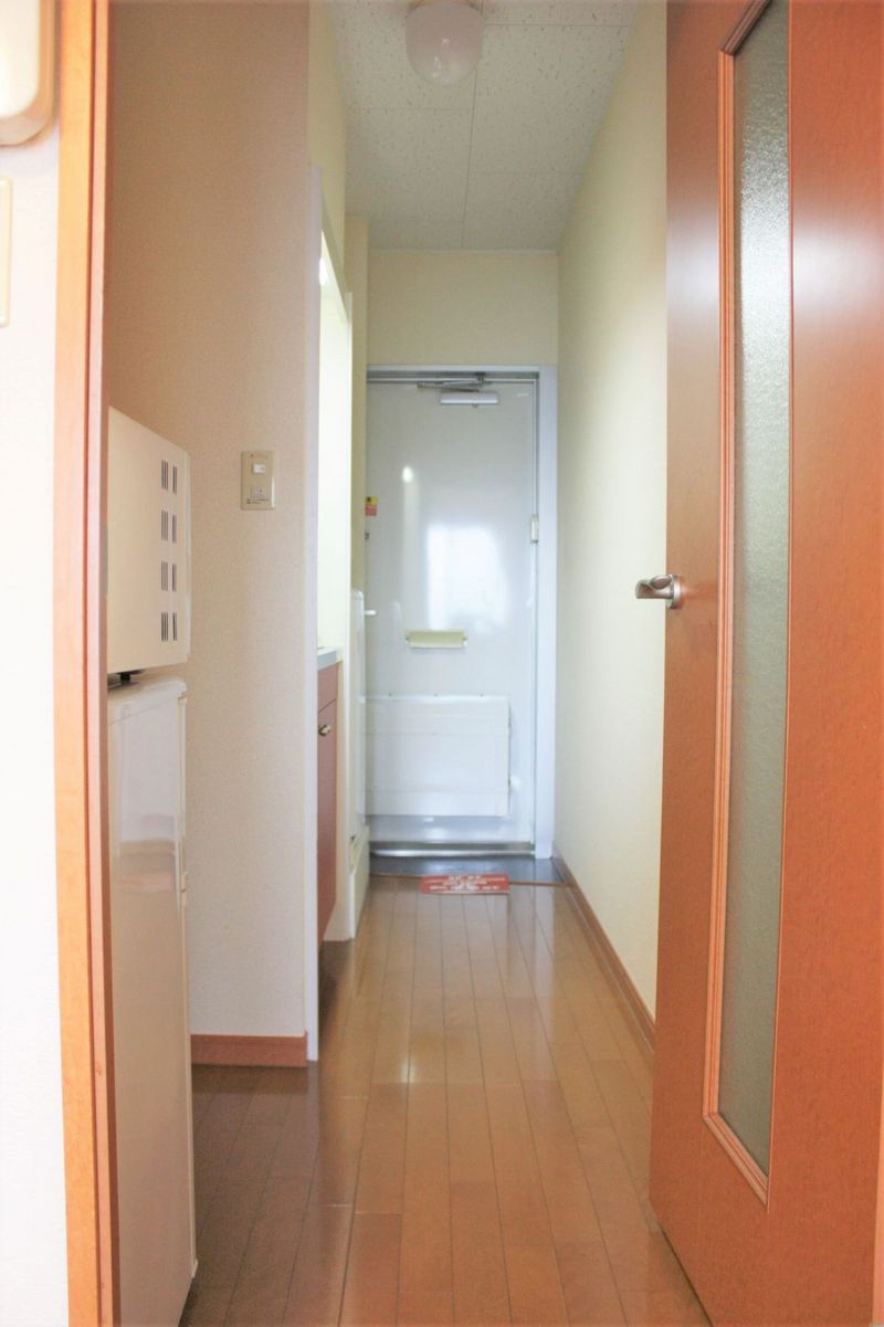 レオパレスホクレレ 玄関