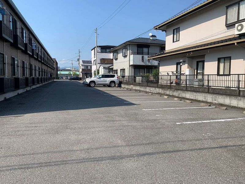 レオパレスＫ＆Ｙ 駐車場