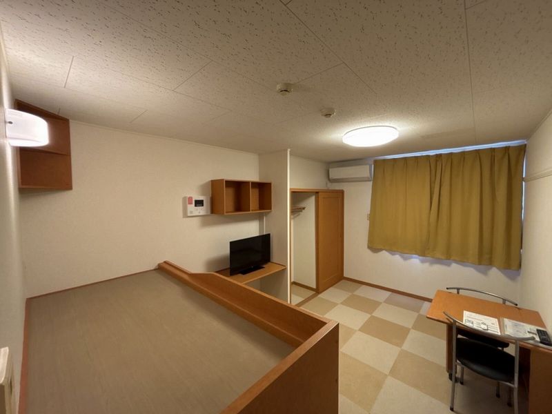 レオパレス加納院吉田 居間