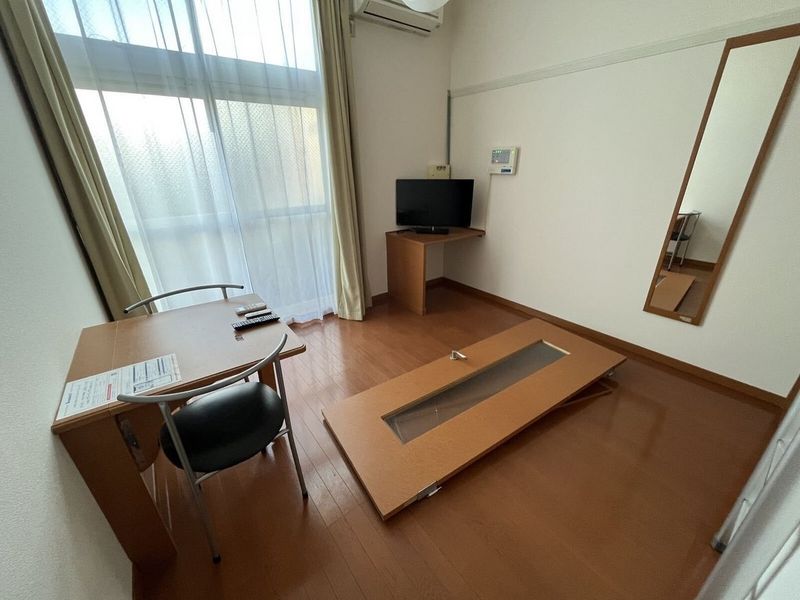 レオパレスニュー宝木ガーデン 居間