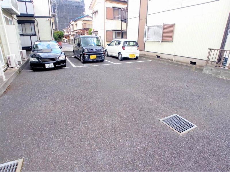 レオパレスヴィラ 駐車場