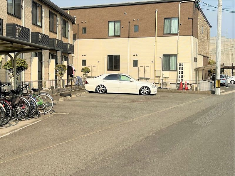レオパレスグリーンコート 駐車場