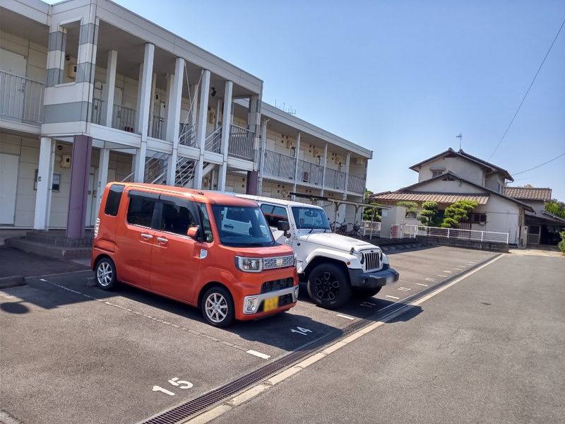 レオパレスサニーコート 駐車場