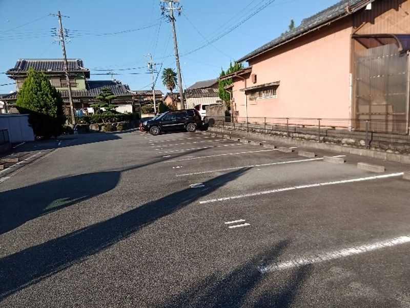 レオパレス陽華 駐車場