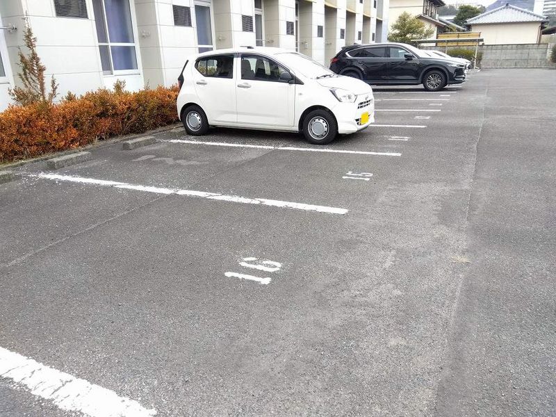 レオパレス志度 駐車場