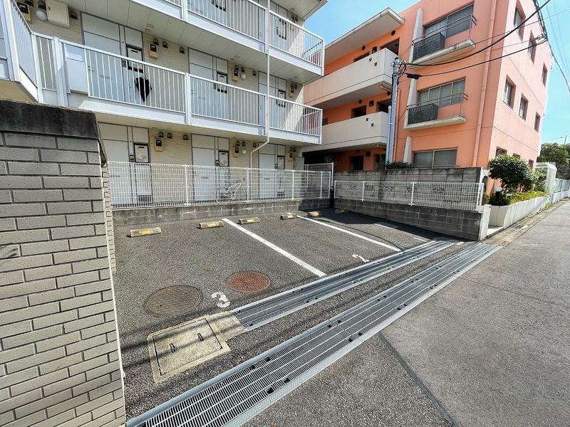 レオパレスヴィース泰光 駐車場