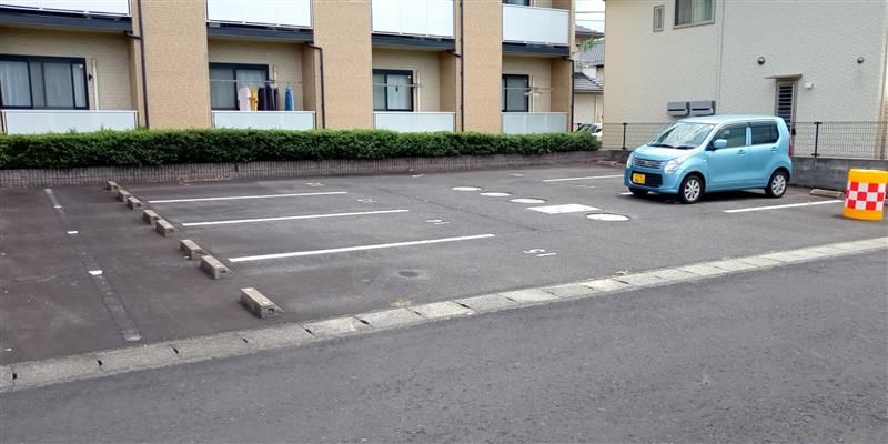 レオパレスグランシャリオ一宮 駐車場