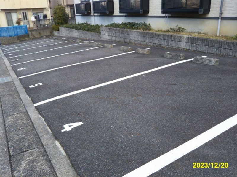 レオパレス藤塚 駐車場