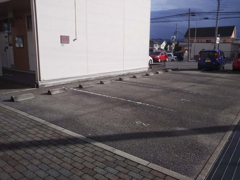 レオパレス三田ウチダ 駐車場
