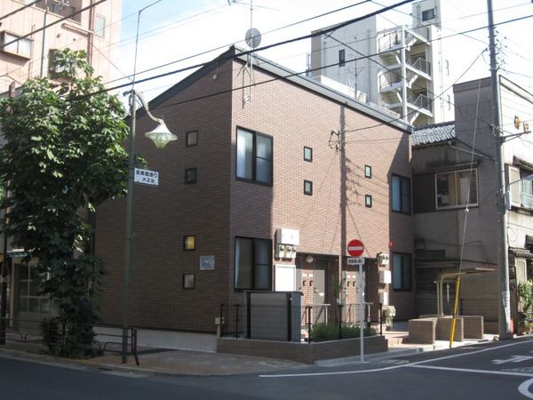 LEONEXT Grandma Iriya exterior