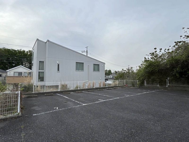 レオパレス椿 駐車場