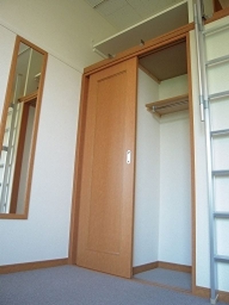 レオパレスピースフル 収納