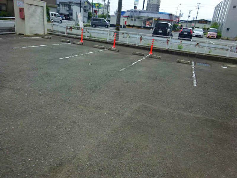レオパレスディラネーロ 駐車場