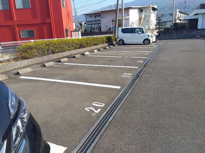 レオパレスタウンコート 駐車場