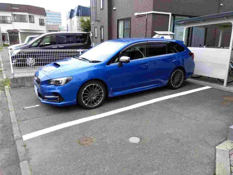 レオパレスツェントルム 駐車場