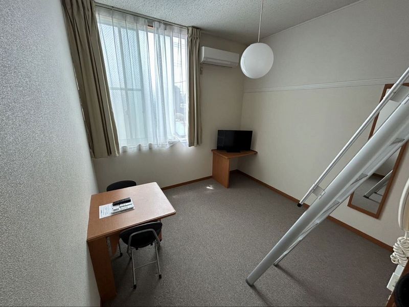 レオパレス艶 居間