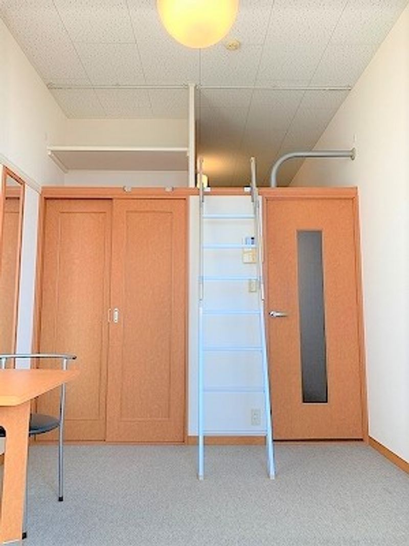 レオパレス甲東園 寝室