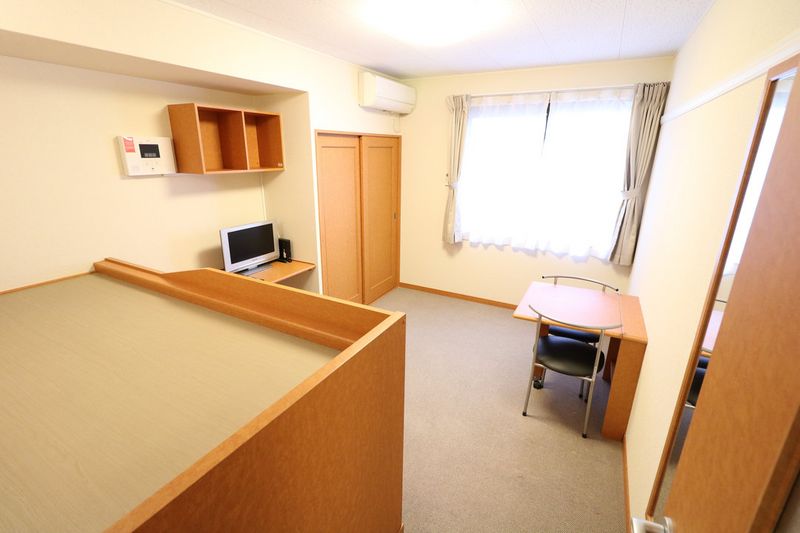 レオパレスザ　ストリングス 居間