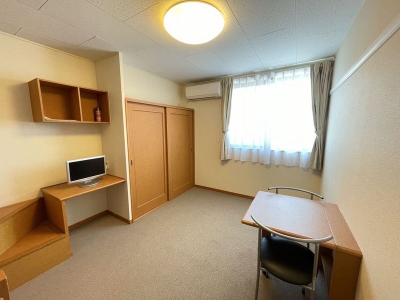 レオパレスＴＫすずめ 居間