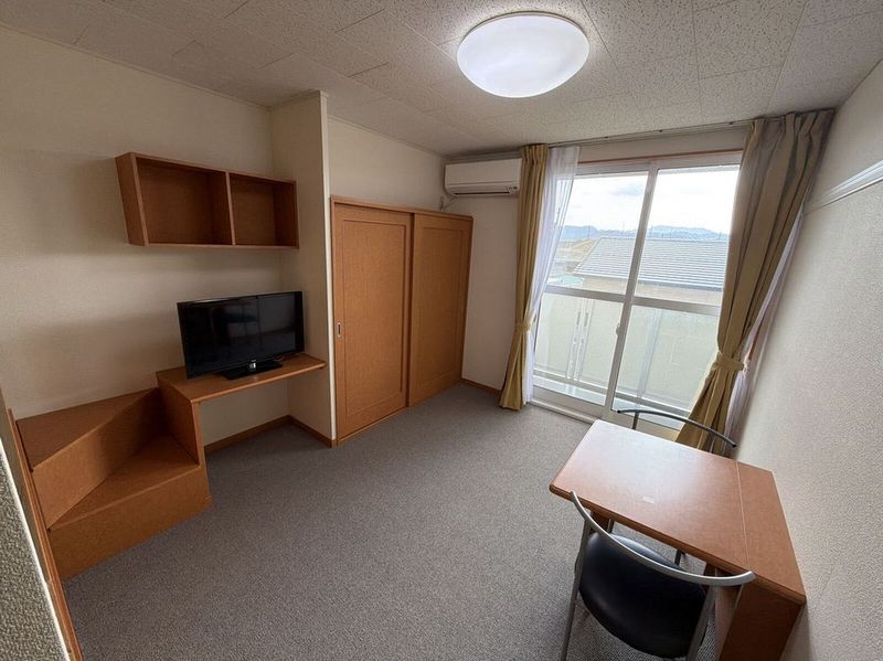 レオパレス古志大橋北サイド 居間