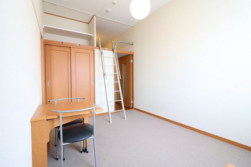 レオパレス丸の木 居間