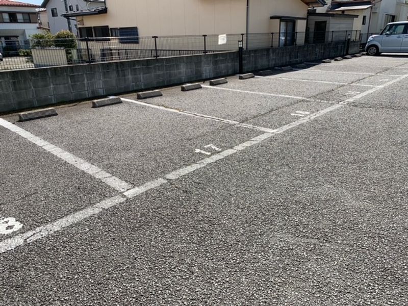 レオパレスウィル 駐車場