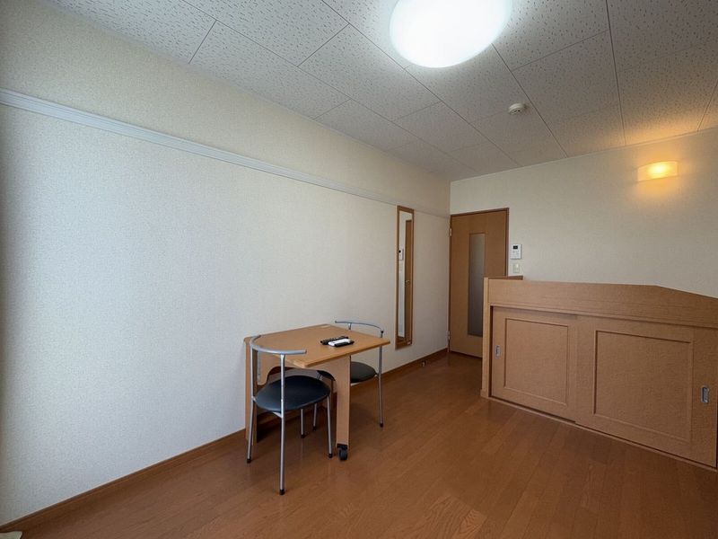 レオパレスパーチェ 居間