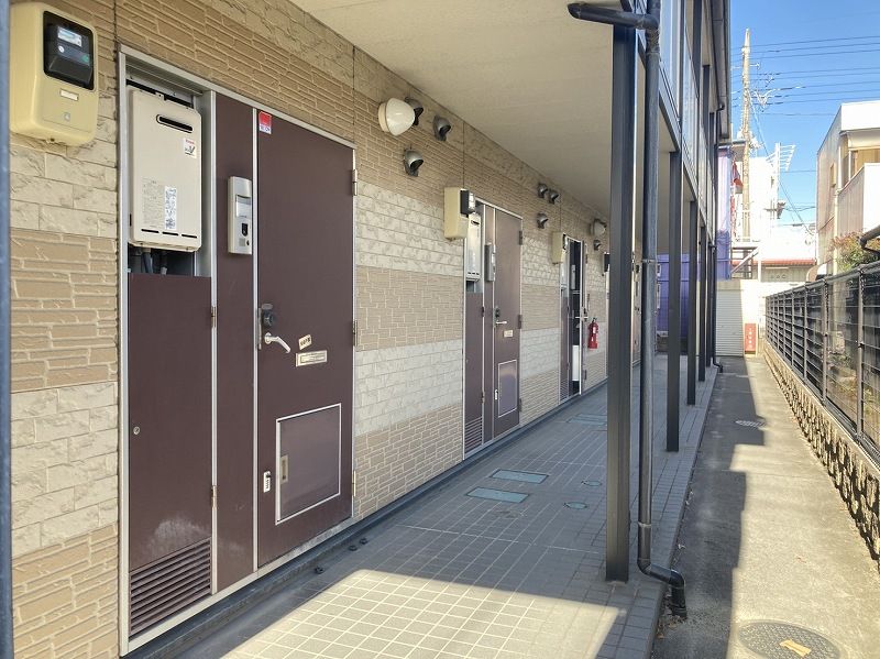 レオパレスセントラル弐番館 エントランス