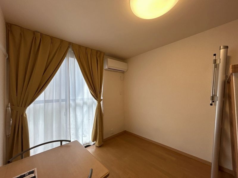 レオパレスアピラ 居間