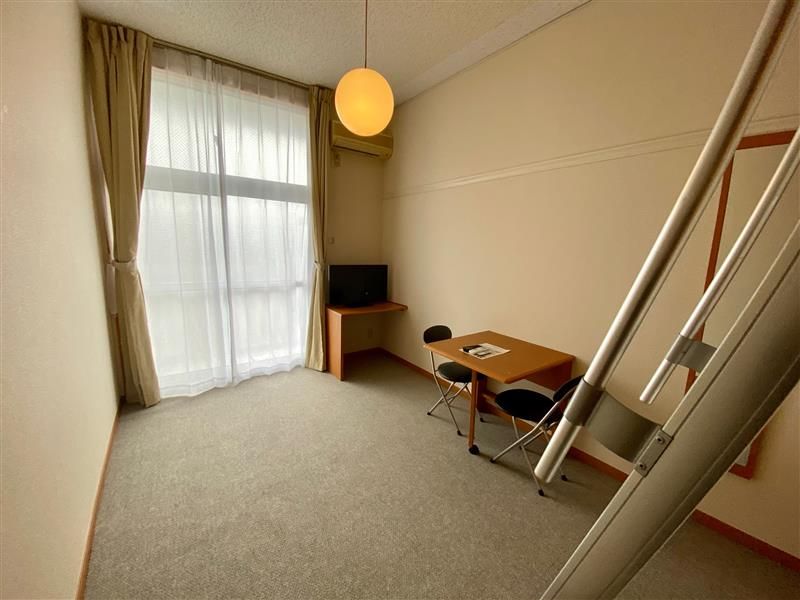 レオパレスエスタ 居間