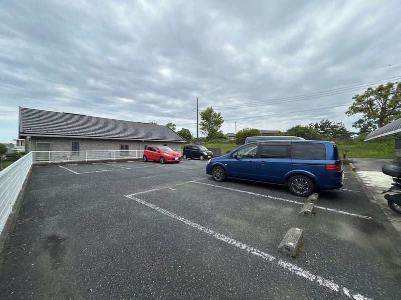 レオパレスしもやまざき 駐車場