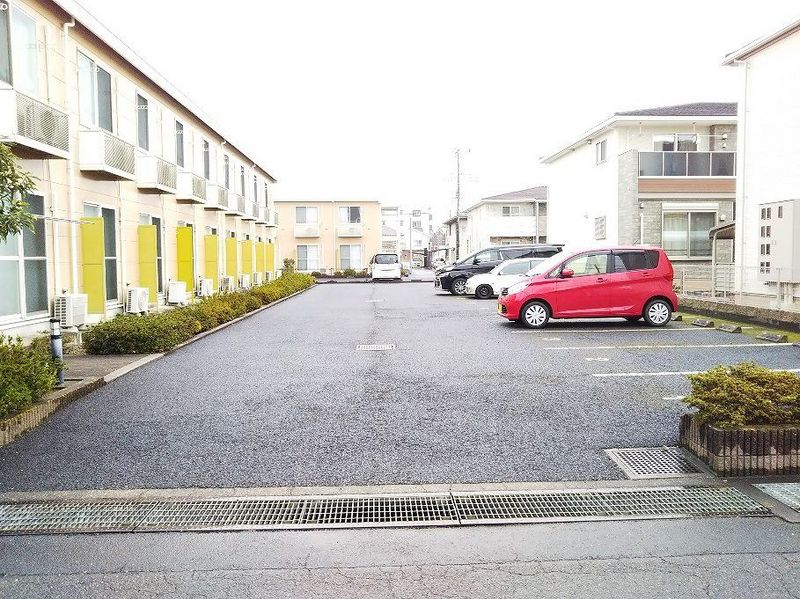 レオパレスサンライズ 駐車場