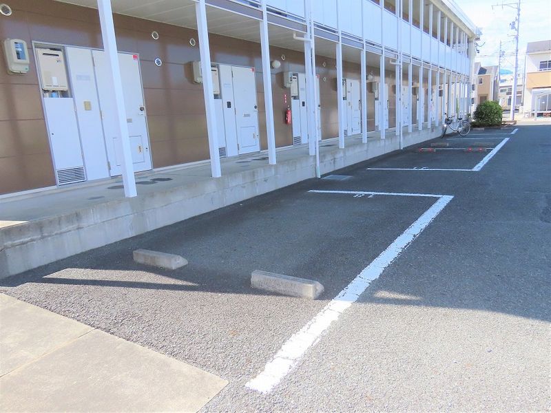 レオパレスコンフォルタブル５１ 駐車場