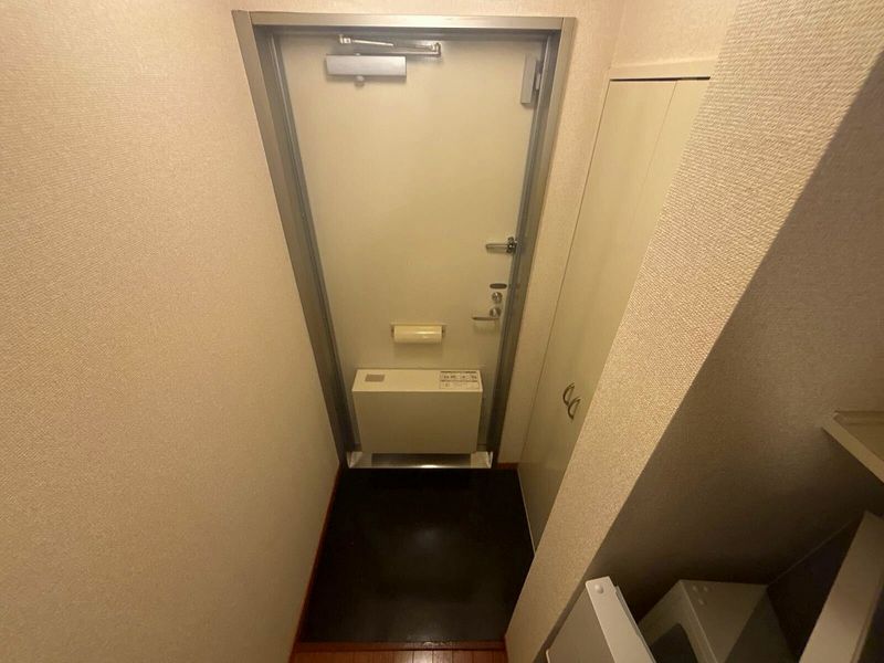 レオパレスプレミール 玄関