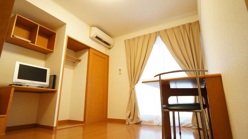 レオパレスルミエール 居間