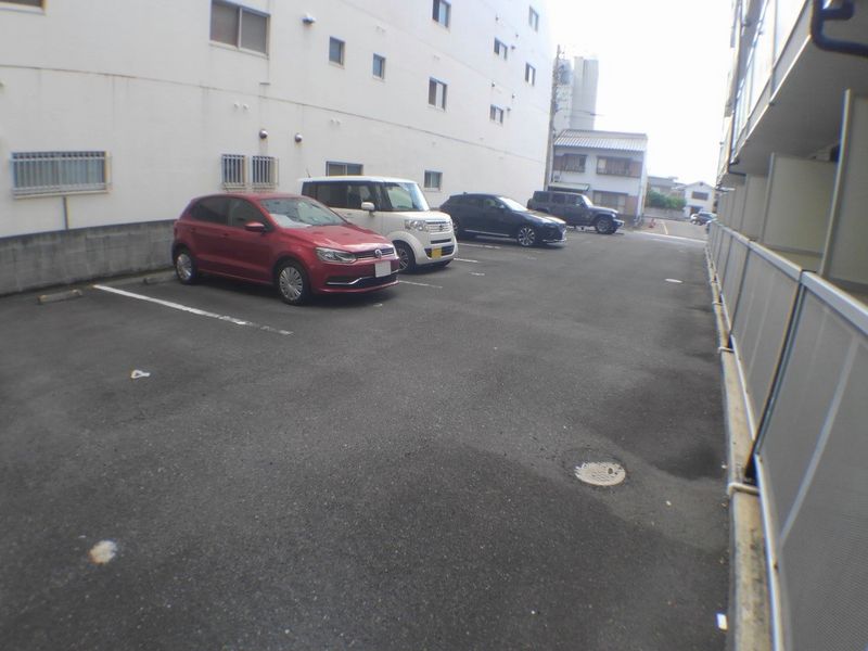 レオパレスベトレーテンナーベ 駐車場