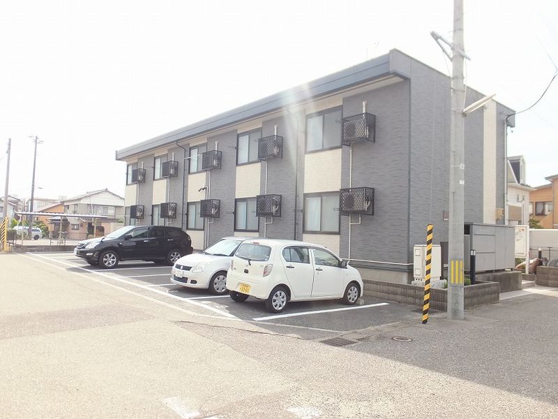 レオパレスジュピテル 外観