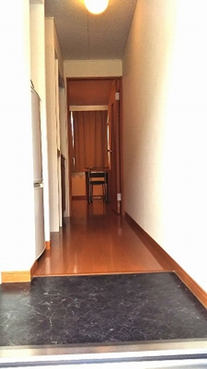 レオパレスグランドソレーユ 玄関