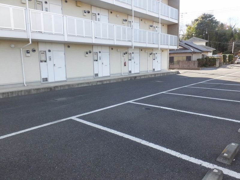 レオパレスレオルピナスⅠ 駐車場