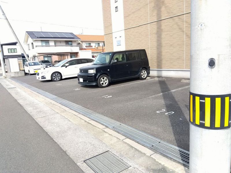 レオネクストかおり 駐車場