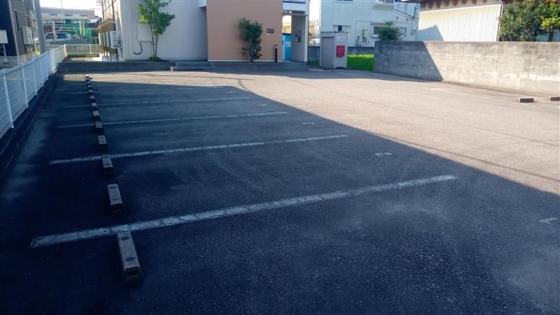 レオパレスＴＲＥＳＯＲ 駐車場