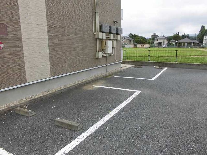 レオパレス宇多の里 駐車場